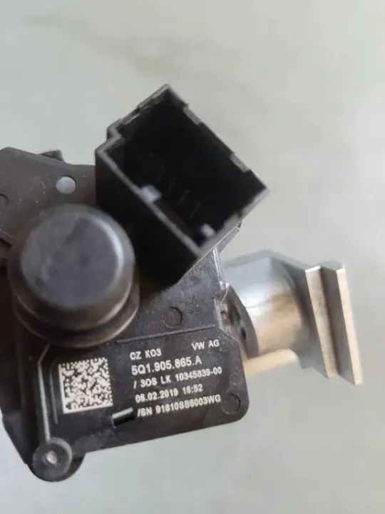 Interruptor de encendido OEM 5E0959752K Skoda Octavia III image 3