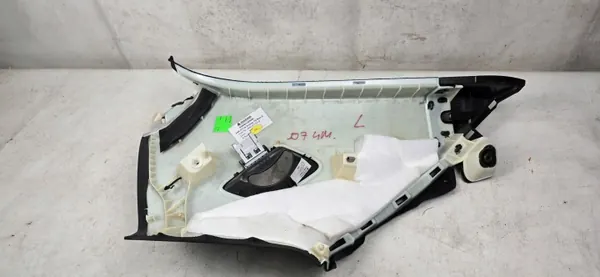 Cache pilier central Audi Q7 4M 2020 OEM 4M0867245B image 6