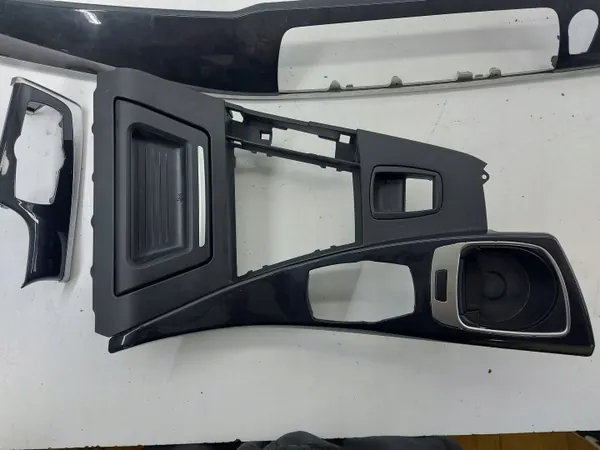 BMW 5 F10 F11 2012 Sivulistat OEM 9206663 image 7