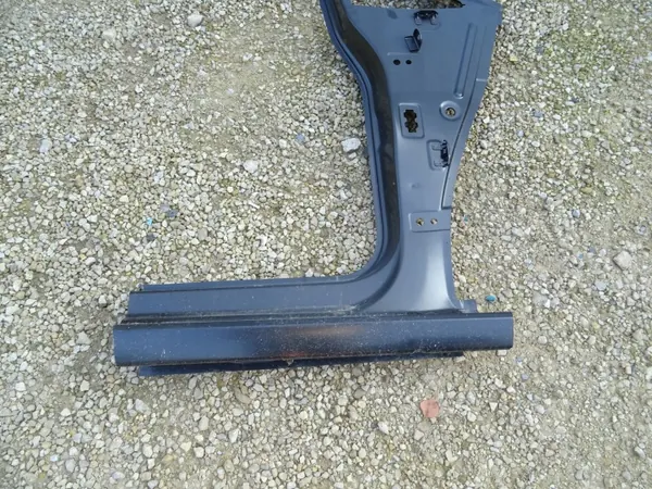 VW Touran II Oikea Etupilari OEM 5TA610413 image 3