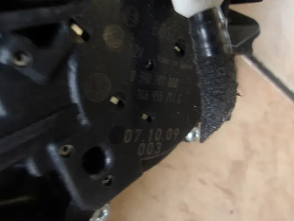 VW GOLF V Heckwischermotor 0390201800 image 3