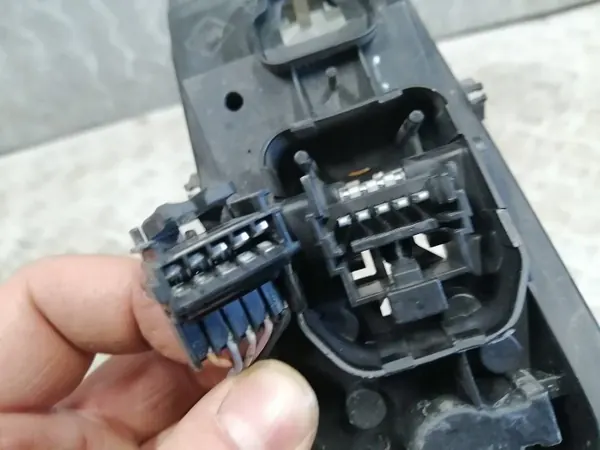 Inserto faro trasero izquierdo OEM FRE58571 Renault Twingo II image 3