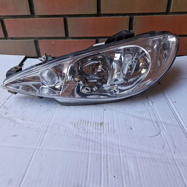 Farol esquerdo para Peugeot 206 TYC image 2