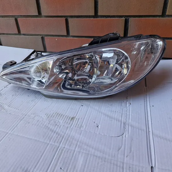 Farol esquerdo para Peugeot 206 TYC image 4