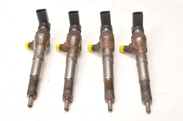 Dacia OE 166008052R Injektor image 4