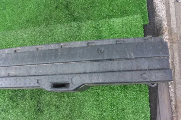 Volkswagen Passat B7 USA puskurivahvistin image 4