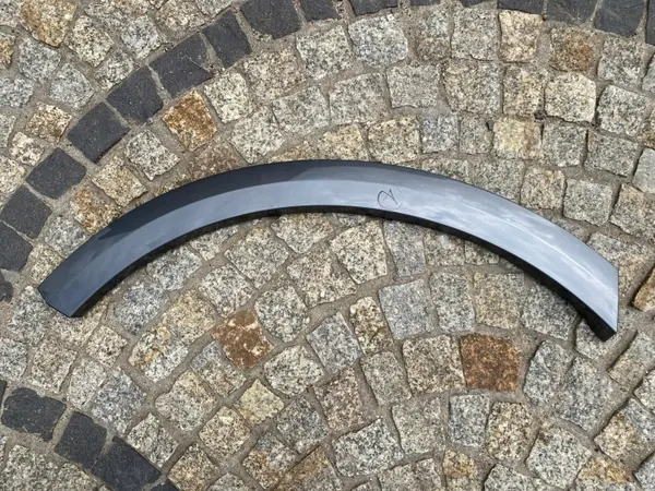 Audi Q8 4M8 Takaoikea mutasuojus OEM 4M8853818D image 2