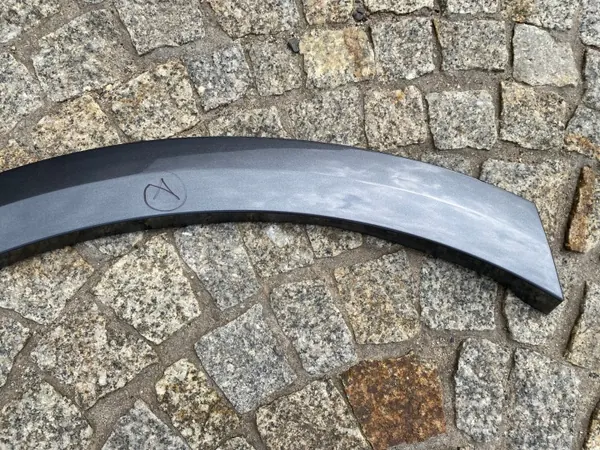 Audi Q8 4M8 Takaoikea mutasuojus OEM 4M8853818D image 3