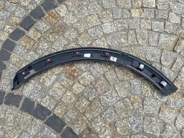 Audi Q8 4M8 Takaoikea mutasuojus OEM 4M8853818D image 4