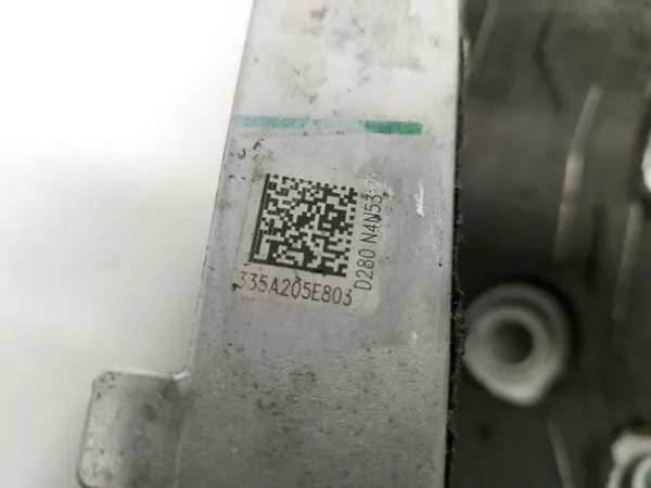 BMW iX1 X1 U11 ilmastointikompressorin kiinnike OEM 5A205E8 image 4