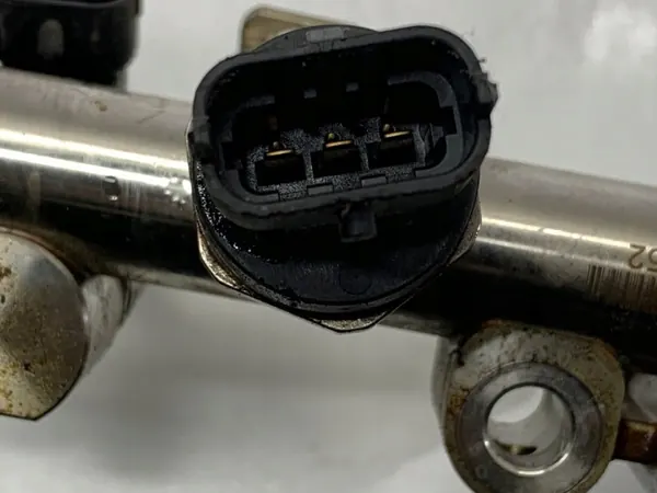 Fuel Injector Rail KIA Sportage IV 35350-2B260 OEM image 4