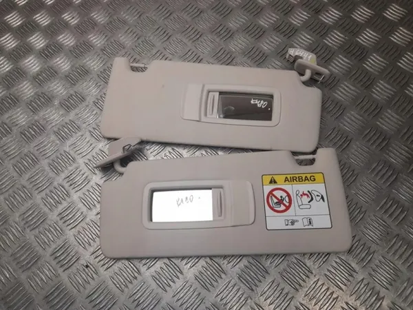 BMW i4 2024 aurinkosuoja OEM 9472131 peilillä image 2