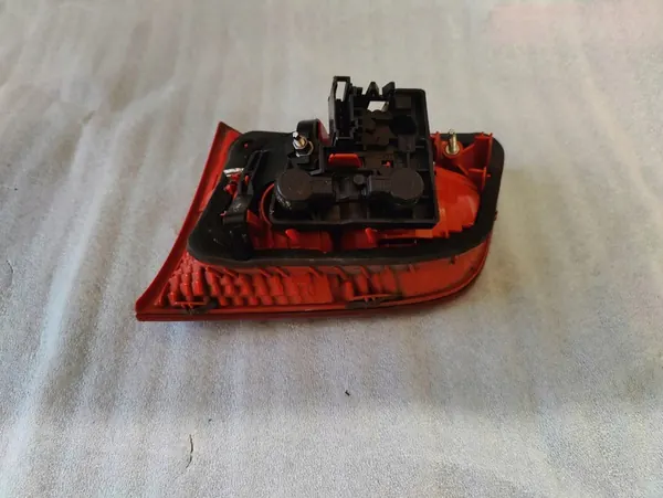 Audi A6 S6 C6 2011 Luz Trasera de Maletero image 6