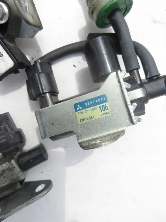 Válvula de vácuo Mitsubishi Lancer ASX Citroen C4 Aircross image 2