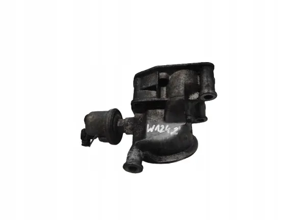 Mercedes Oljefilterbas OEM 6740331590 - Begagnad image 2