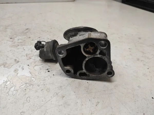 Mercedes Oljefilterbas OEM 6740331590 - Begagnad image 4