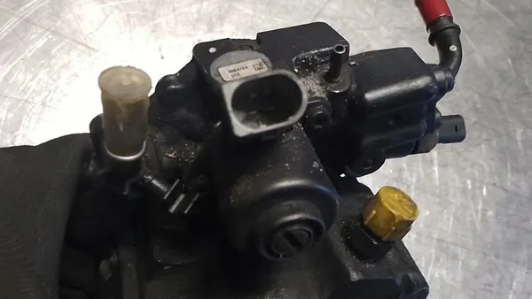 Bomba de combustible Mercedes-Benz OE A6510700301 image 4