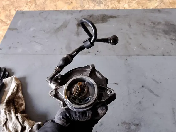 Bomba de vacío Audi OEM 057145100AF para A6 A7 3.0 TDI image 3