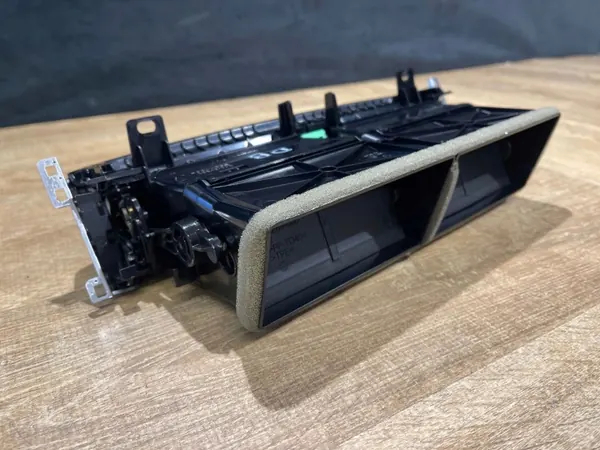 Entrada de ar console Land Rover OEM 09846003 Usado image 3