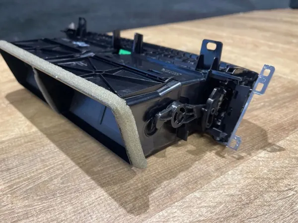 Entrada de ar console Land Rover OEM 09846003 Usado image 4