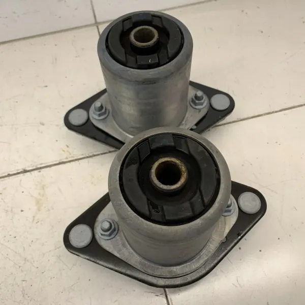 Jeu de Silentblocs de Châssis OEM 585236589658953214584 Dodge RAM image 6