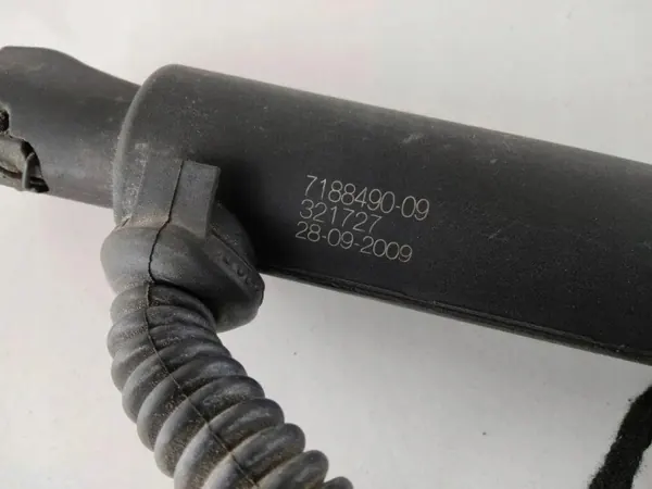 Oikea takaluukun aktuaattori OEM 7188490 BMW X6:lle image 4