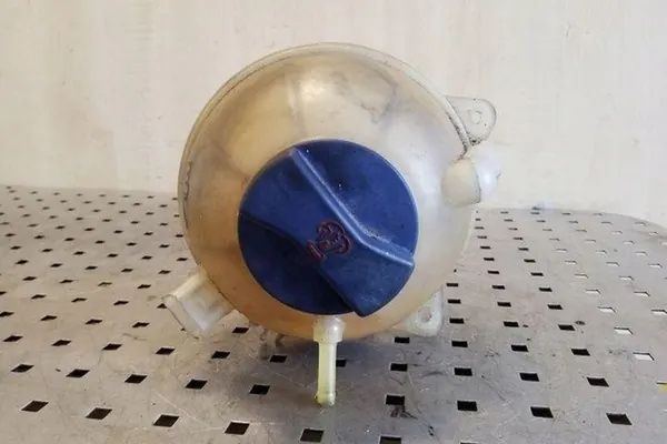 Ausgleichsbehälter VW GOLF IV VARIANT 1.9L diesel image 2