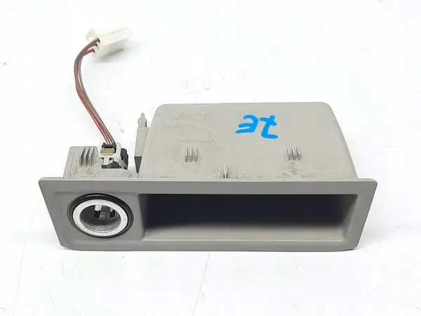 VW Transporter T6 Tändaruttag OEM 7E0857925 image 2