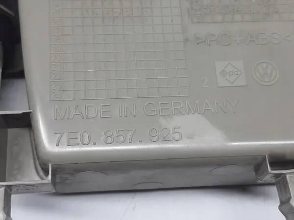 VW Transporter T6 Tändaruttag OEM 7E0857925 image 3