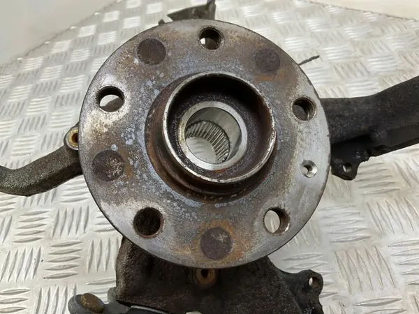 OEM 5Q0256P Etu-oikea nivelpylväs Skoda Octavialle image 3