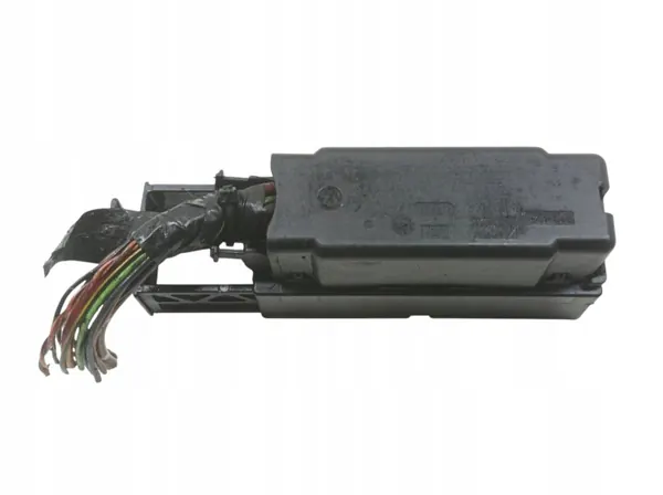 Conector Bomba ABS OEM 3T0907379C para Skoda Superb II image 2