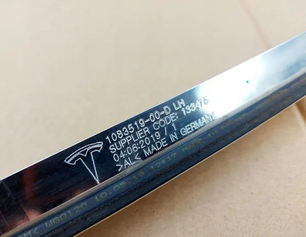 Rail de toit gauche chromé Tesla Model 3 1083519-00-D image 8