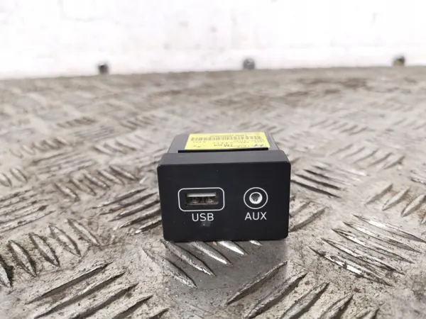 Tomada USB Hyundai Santa Fe OEM FBZ11946 image 2