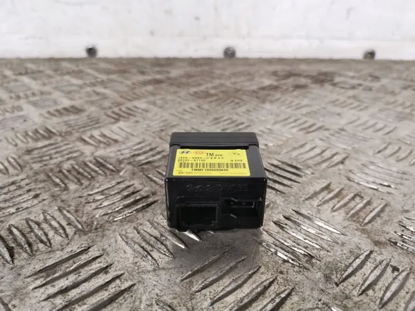 Tomada USB Hyundai Santa Fe OEM FBZ11946 image 3