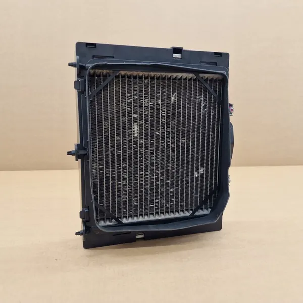 Höger kylvätskeradiator BMW M5 F10 M6 F12 F13 image 3