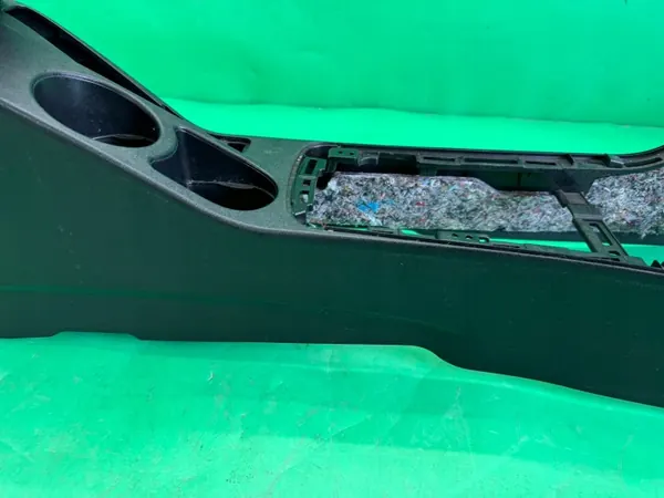 Accoudoir de console centrale Kia OE avec porte-gobelet image 4