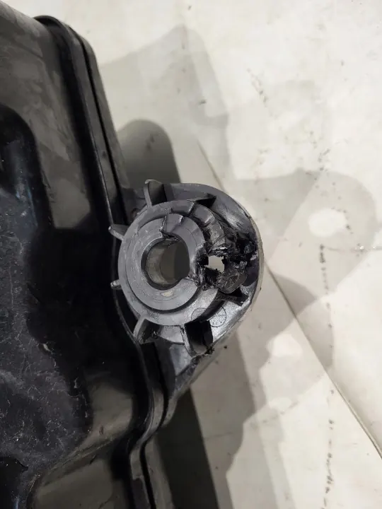 Begagnad AdBlue-tank OEM A1674708201 för Mercedes GLE image 6