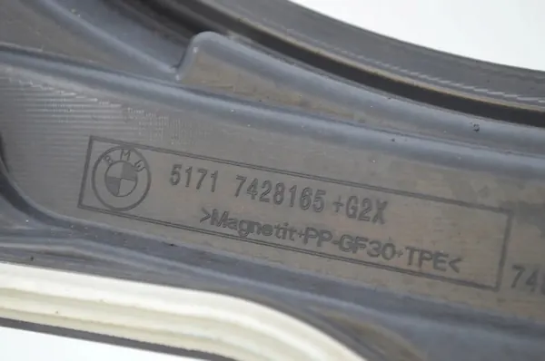 BMW 4-serien Övre grill OEM 7428165 - Begagnad image 5