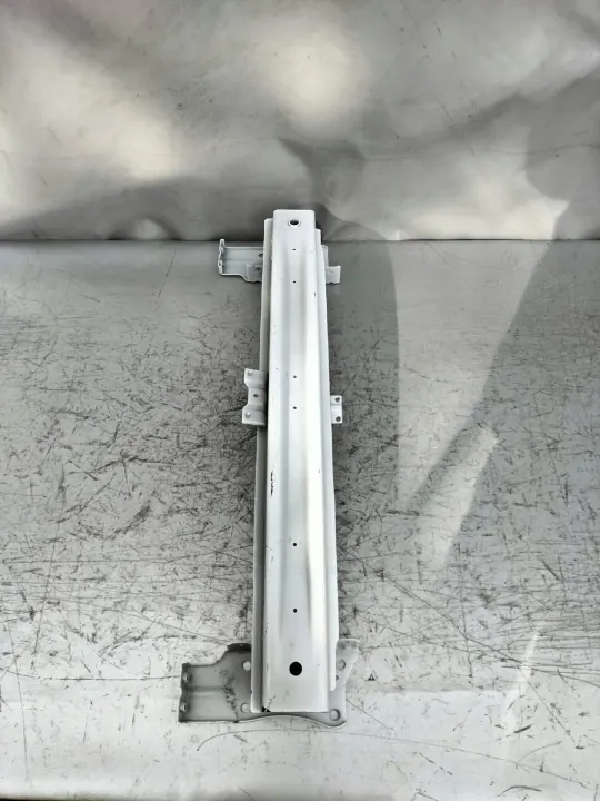 Viga parachoques delantera MG5 EV OEM 10798706 - Usado image 3