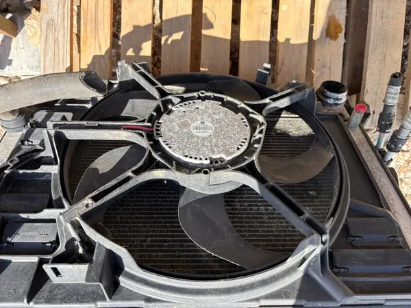 Radiateur complet BMW E60 OEM 6950213 avec ventilateur image 3