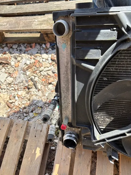 Radiateur complet BMW E60 OEM 6950213 avec ventilateur image 5