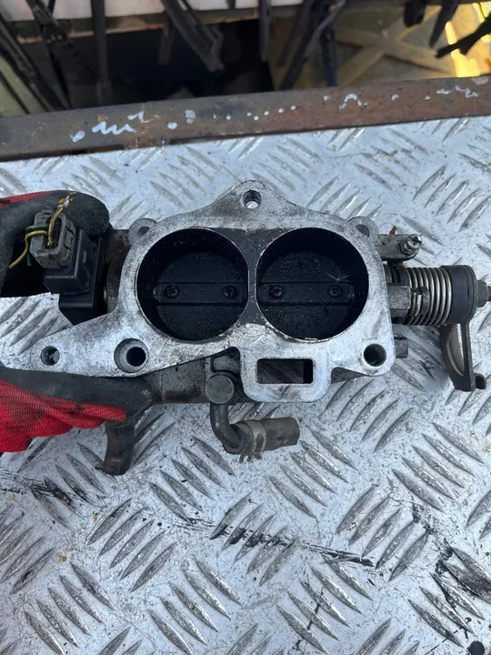 Cuerpo de aceleración Kia Sportage 2.0 OK24718911 image 2