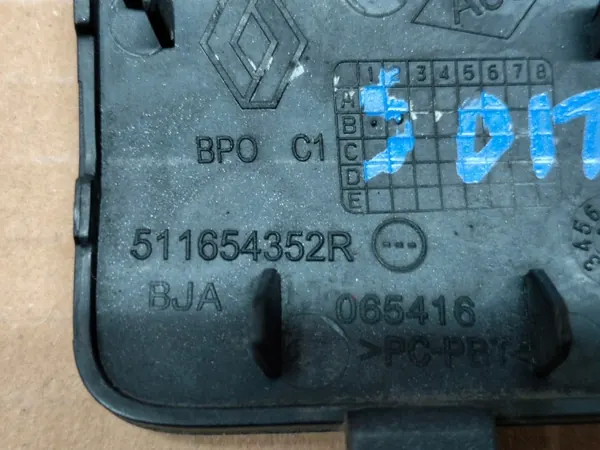 Renault Clio V Heckstoßstange Anhängerkupplungsabdeckung OEM 511654352R C image 4