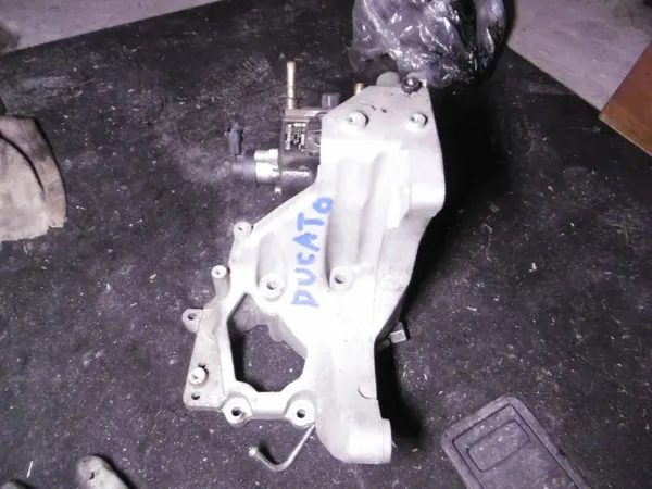 Bomba de inyección Fiat OE 0445010307 usada image 3