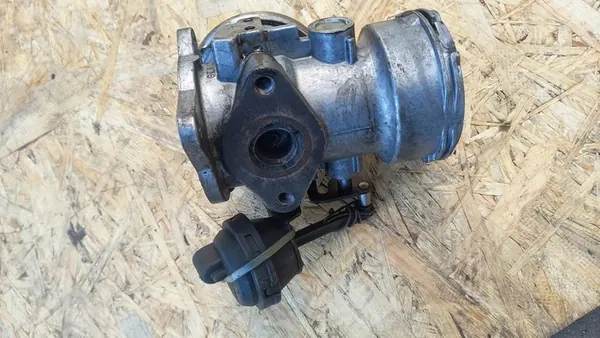 EGR Volkswagen Passat B5.5 1.9 TDI Sedan 038131501J image 3