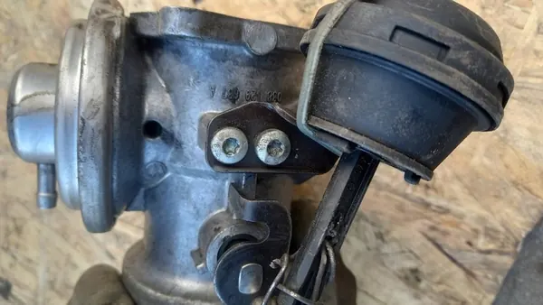 EGR Volkswagen Passat B5.5 1.9 TDI Sedan 038131501J image 5