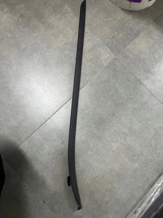 BMW X1 F48 Corrimão de Janela Dianteira Direita OEM 51317350610 image 2