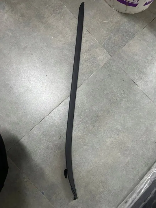 BMW X1 F48 Corrimão de Janela Dianteira Direita OEM 51317350610 image 3