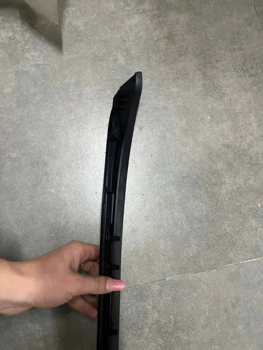 BMW X1 F48 Corrimão de Janela Dianteira Direita OEM 51317350610 image 4