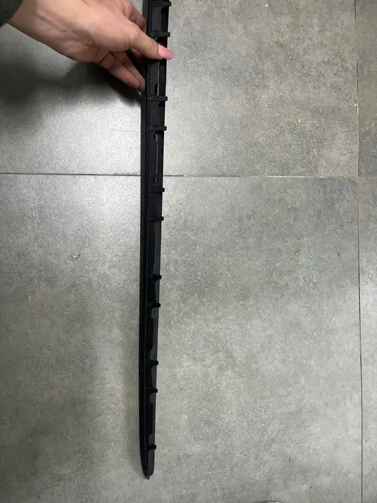 BMW X1 F48 Corrimão de Janela Dianteira Direita OEM 51317350610 image 5